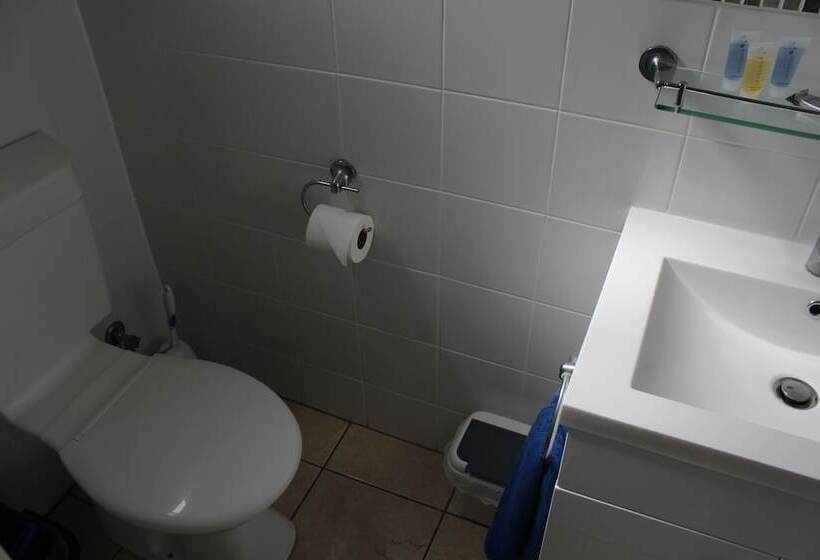 בית מלון כפרי Belair Gardens Caravan Park