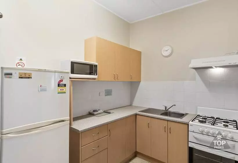 Hotelli Belair Gardens Caravan Park