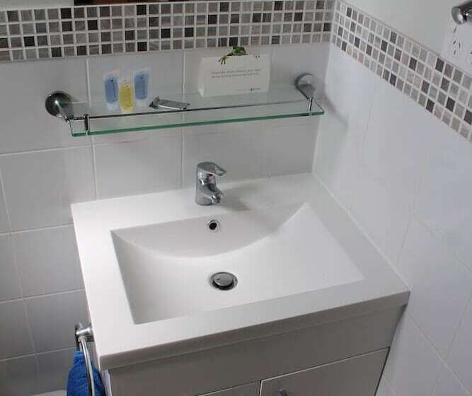 בית מלון כפרי Belair Gardens Caravan Park