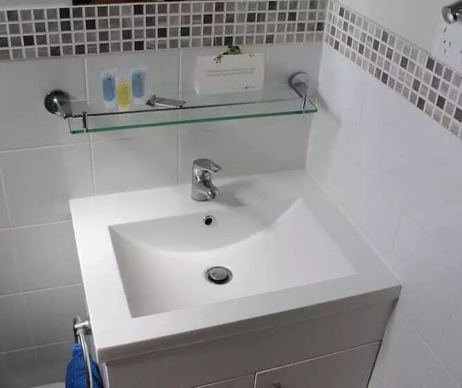 Hotelli Belair Gardens Caravan Park