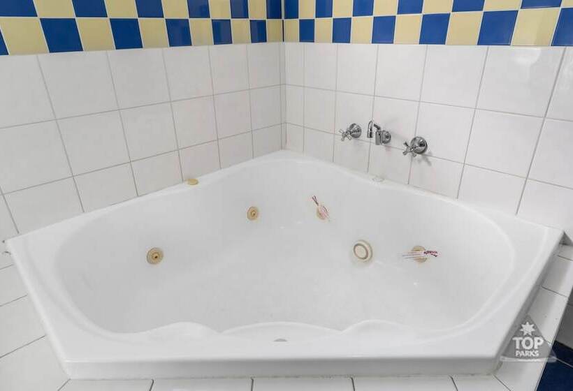 בית מלון כפרי Belair Gardens Caravan Park