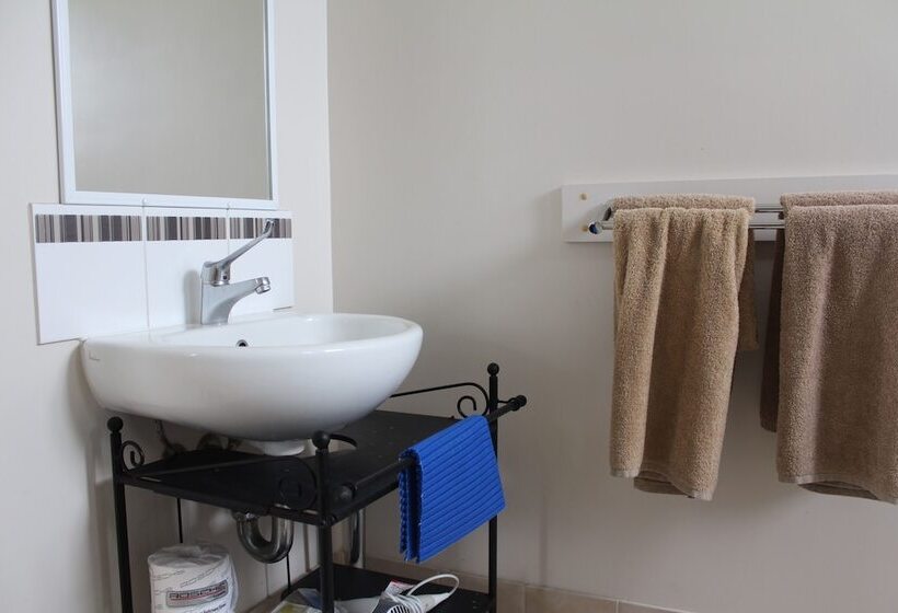 בית מלון כפרי Belair Gardens Caravan Park