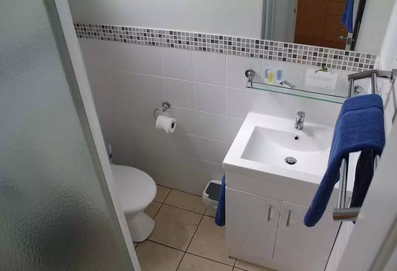Hotelli Belair Gardens Caravan Park
