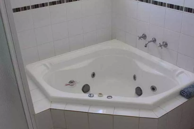 Hotelli Belair Gardens Caravan Park