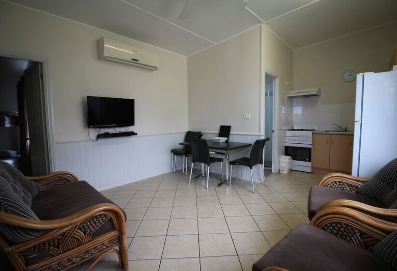 בית מלון כפרי Belair Gardens Caravan Park