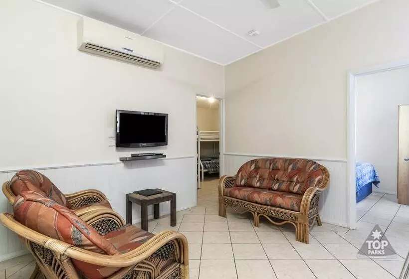Hotelli Belair Gardens Caravan Park