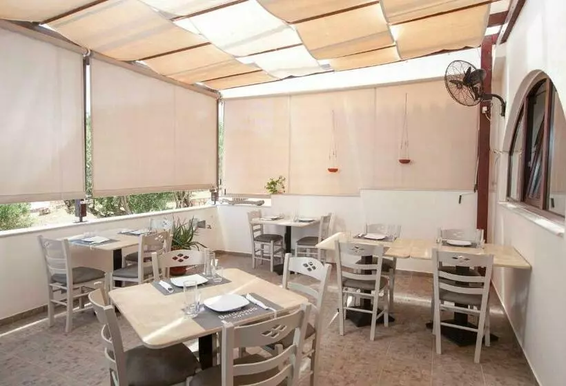 ホテル Berdoussis