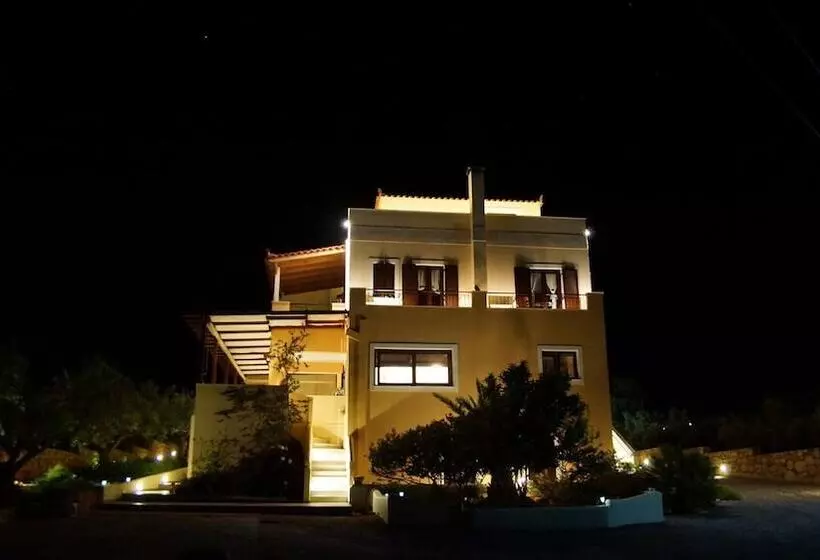 ホテル Berdoussis