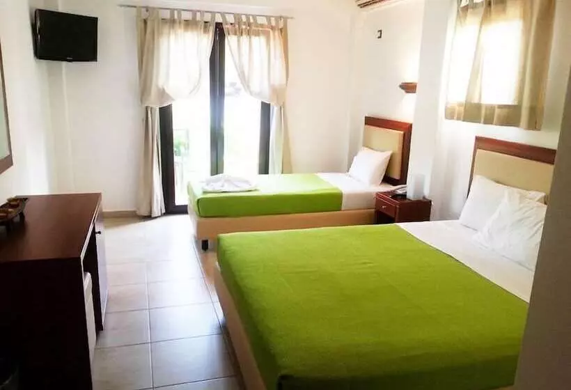 ホテル Berdoussis