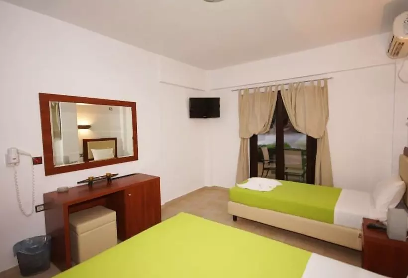 ホテル Berdoussis