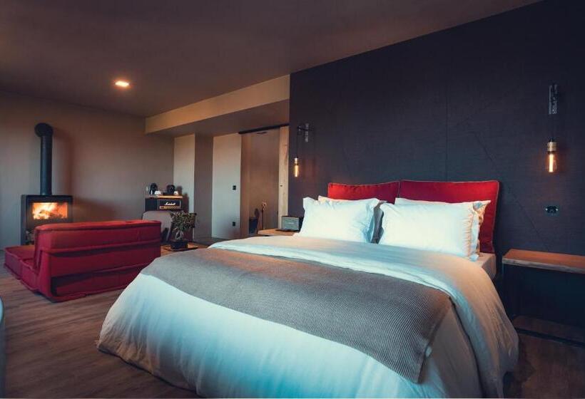 تختخواب و صبحانه Charm Nature