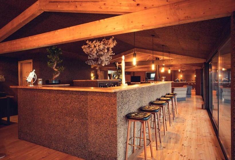 تختخواب و صبحانه Charm Nature