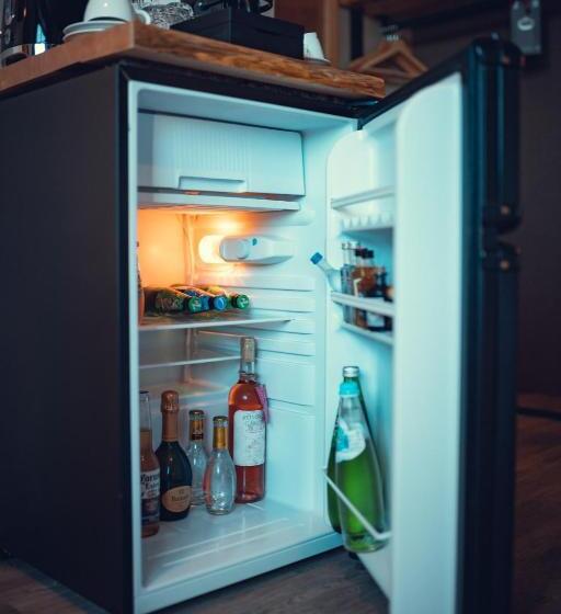 تختخواب و صبحانه Charm Nature