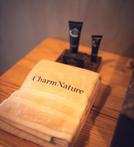 تختخواب و صبحانه Charm Nature