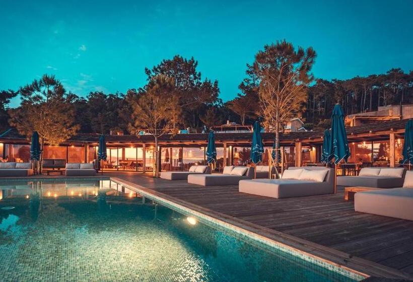 تختخواب و صبحانه Charm Nature