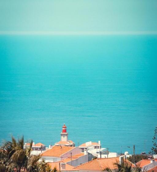 تختخواب و صبحانه Charm Nature