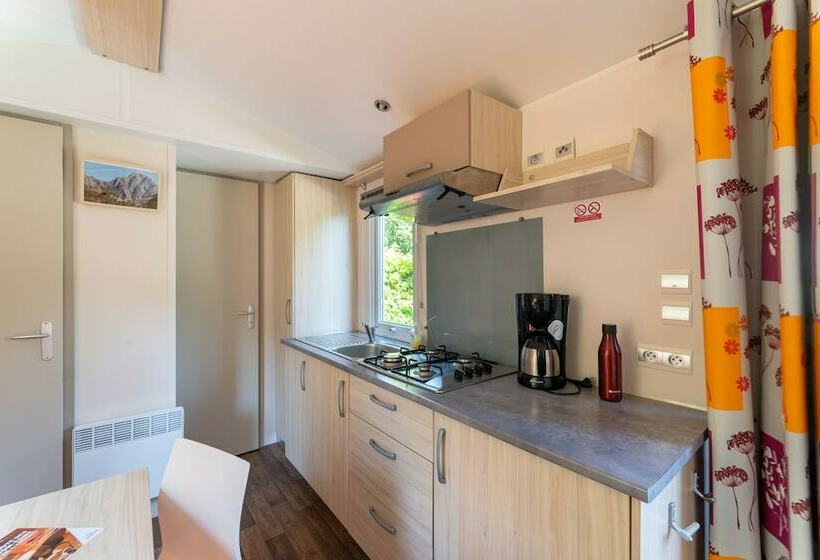 فندق Camping Le Chateau De Rochetaillée