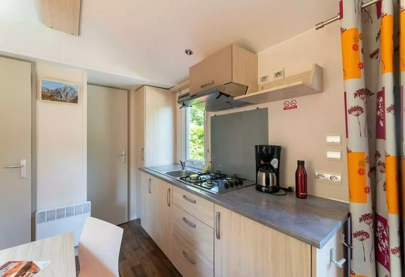 هتل Camping Le Chateau De Rochetaillée
