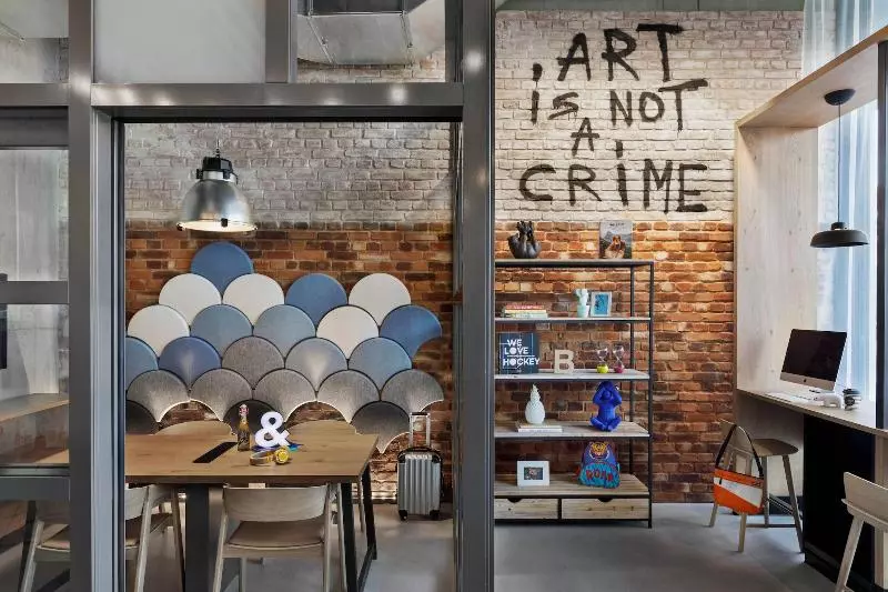 ホテル Moxy Bern Expo