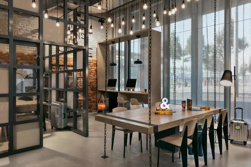 ホテル Moxy Bern Expo