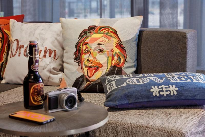 ホテル Moxy Bern Expo