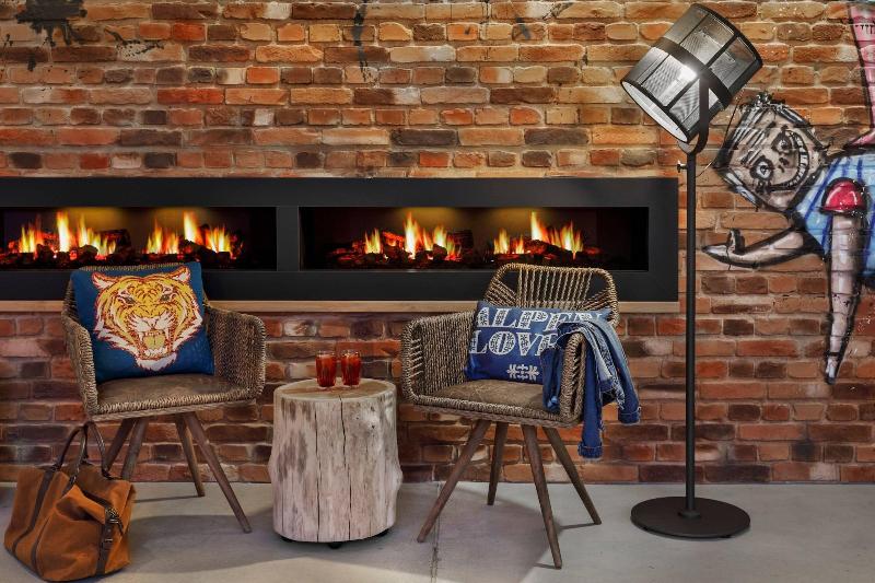 ホテル Moxy Bern Expo