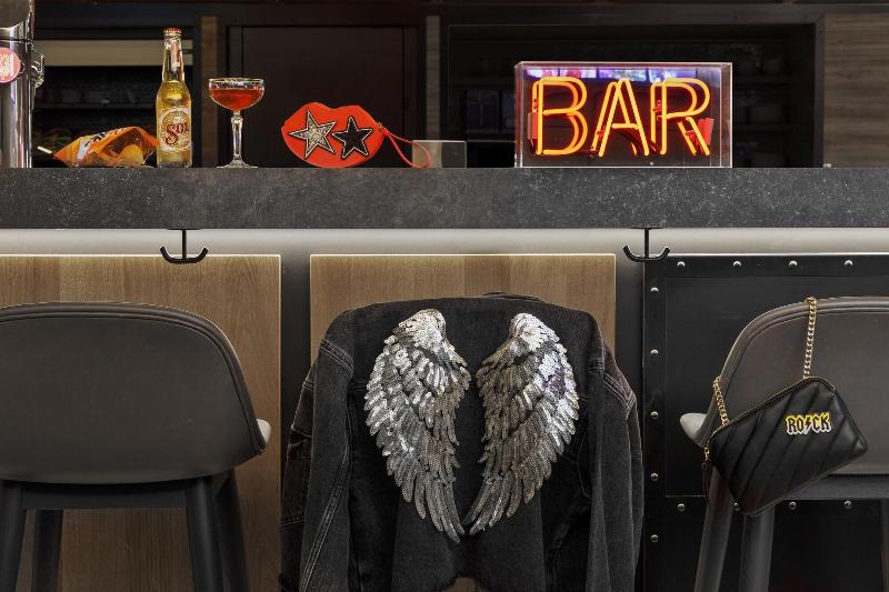 ホテル Moxy Bern Expo