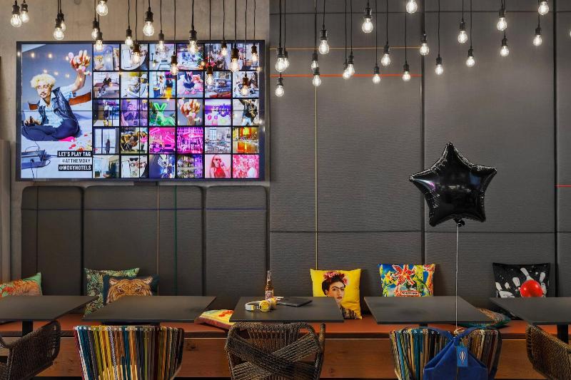 ホテル Moxy Bern Expo