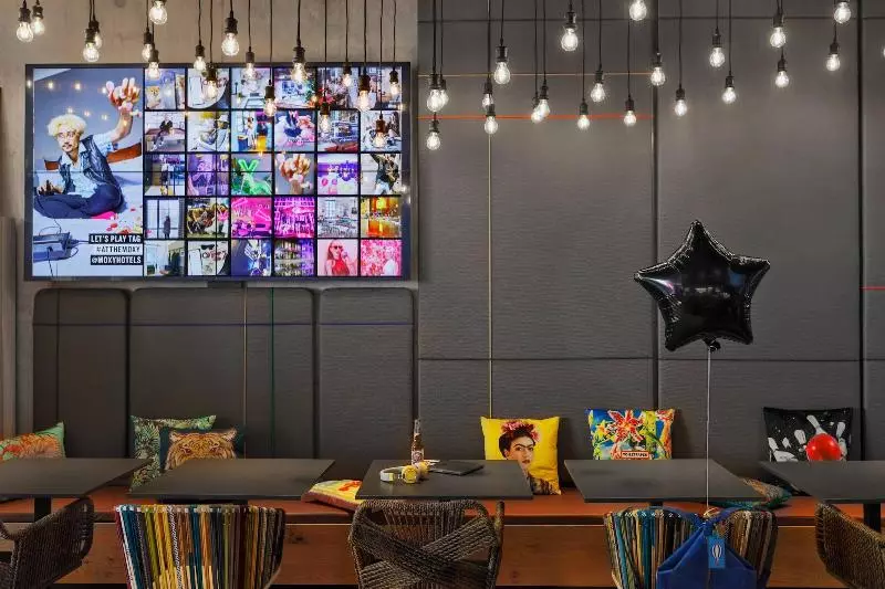 ホテル Moxy Bern Expo