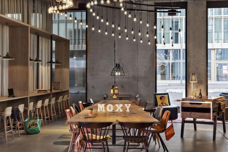 ホテル Moxy Bern Expo