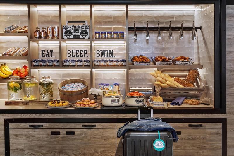 ホテル Moxy Bern Expo