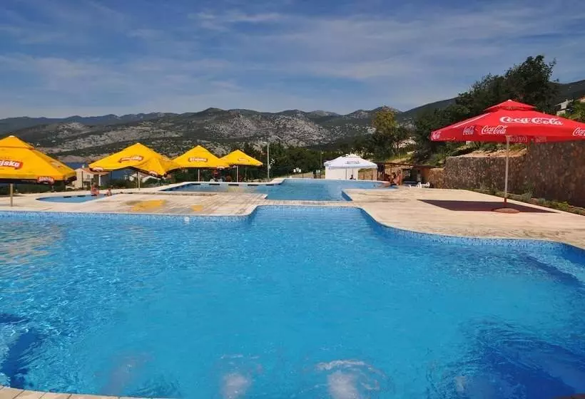 Hotelli Mobile Homes Camp Klenovica