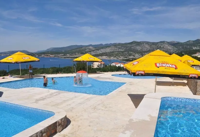 Hotelli Mobile Homes Camp Klenovica