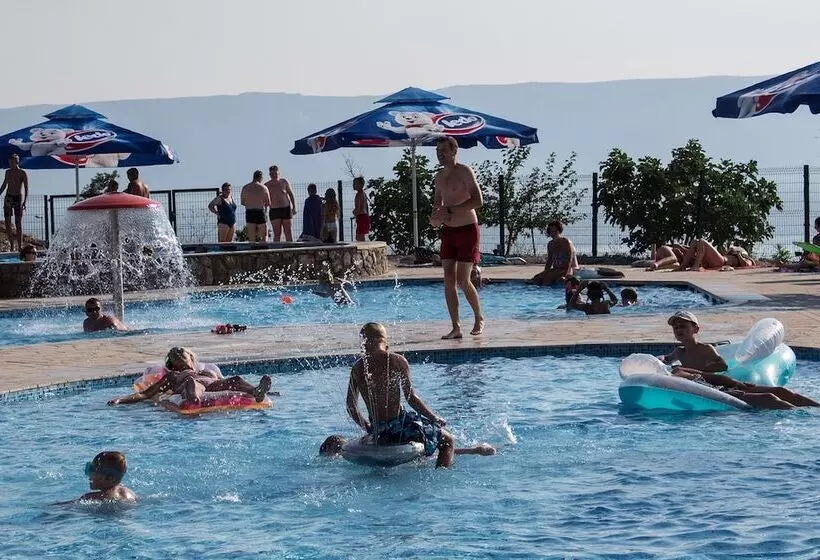 Hotelli Mobile Homes Camp Klenovica