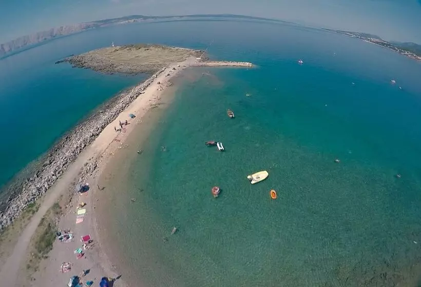 Hotelli Mobile Homes Camp Klenovica