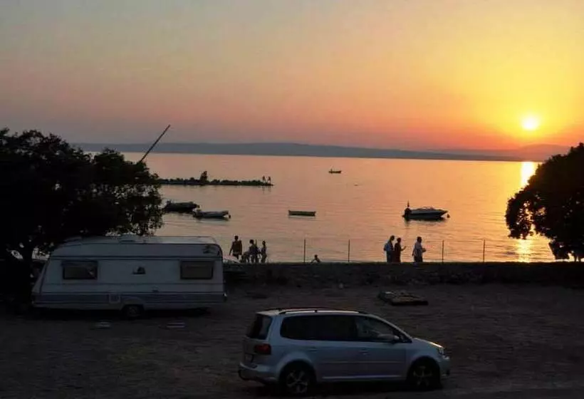 Hotelli Mobile Homes Camp Klenovica