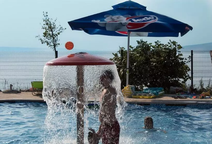 Hotelli Mobile Homes Camp Klenovica