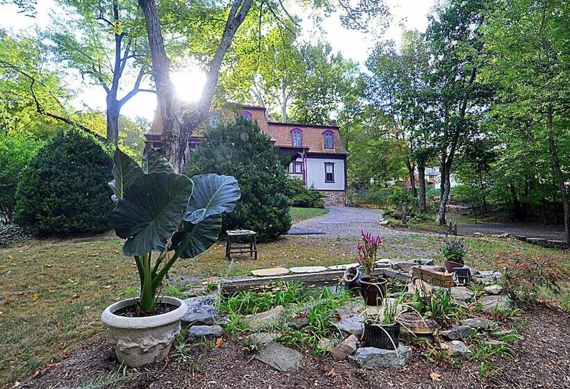 Manor At Berkeley Springs