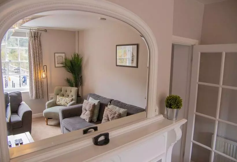استراحتگاه Ironmasters House