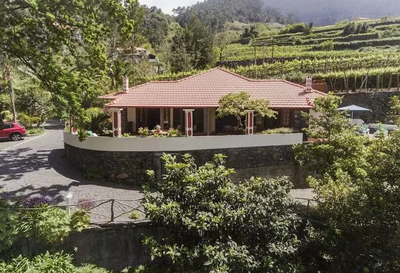Casa Do Lanço I By An Island Apart