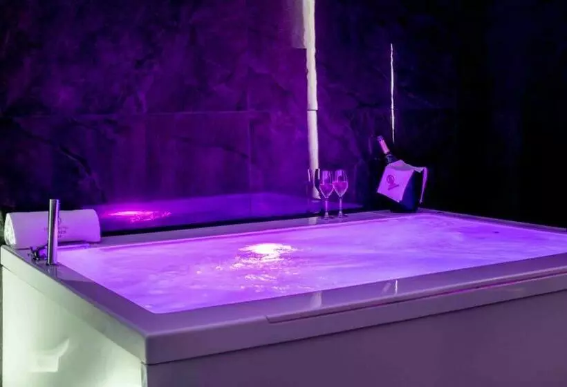 Hostelli Grand Hotel Serapide