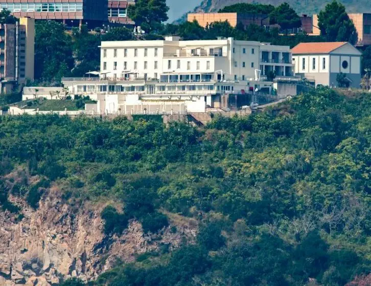 Hostelli Grand Hotel Serapide