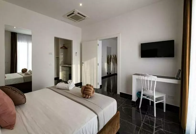 Hostelli Grand Hotel Serapide