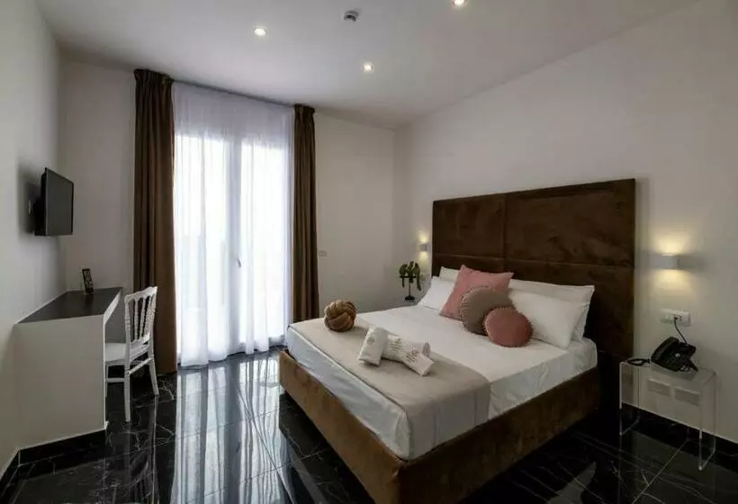 Hostelli Grand Hotel Serapide