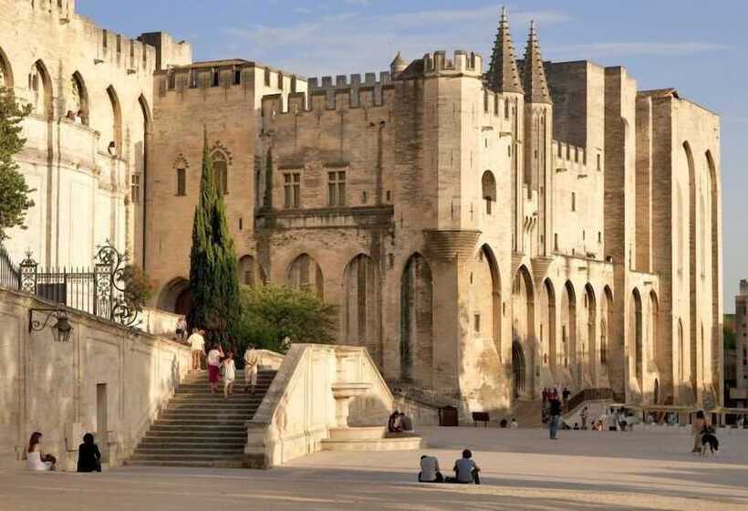 هتل Camping Du Pont D Avignon