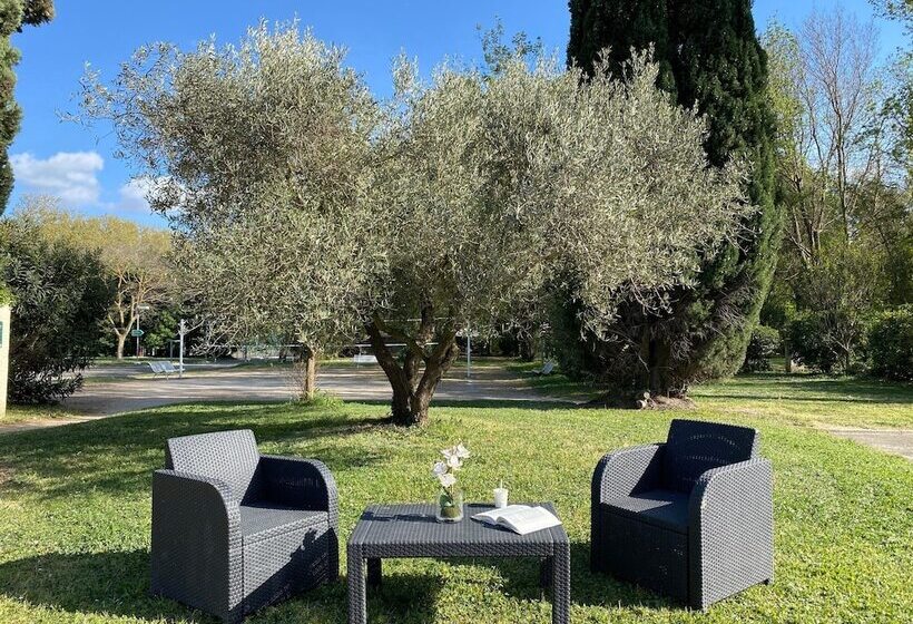 هتل Camping Du Pont D Avignon