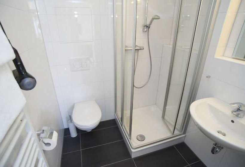 ペンション Haus Eisberg