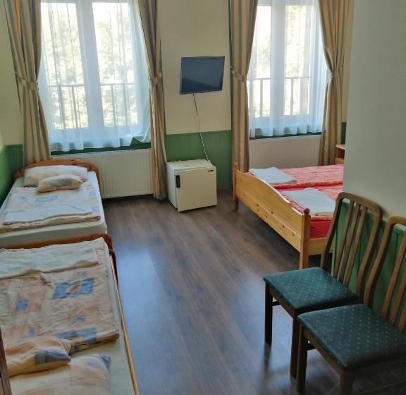 Bed and Breakfast Kisfaludy Vendégház  Sümeg