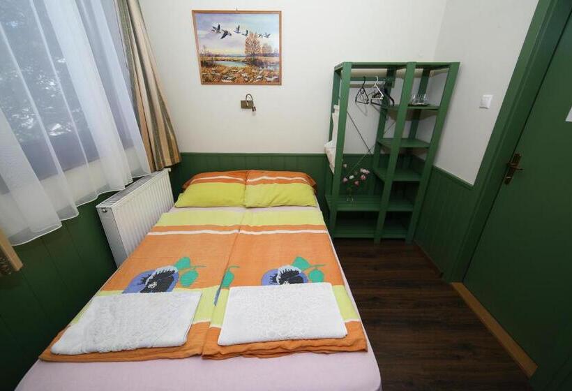 Bed and Breakfast Kisfaludy Vendégház  Sümeg