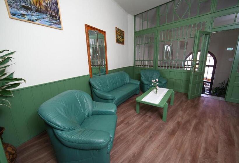 Bed and Breakfast Kisfaludy Vendégház  Sümeg